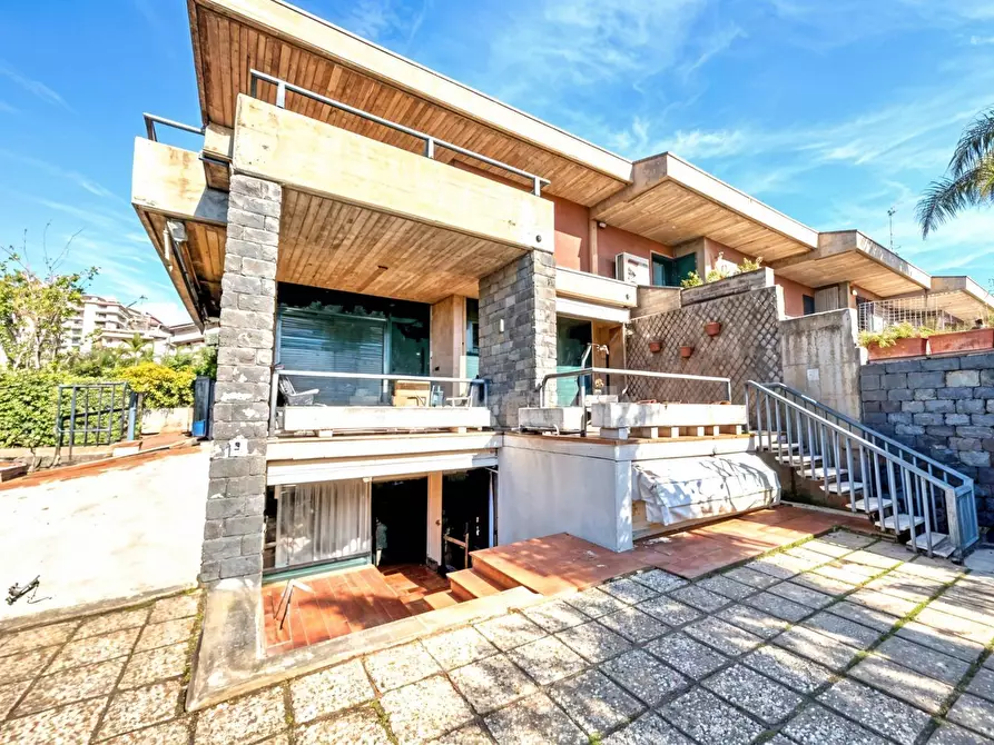 Immagine 28 di Villetta a schiera in vendita  in piazza tivoli a Tremestieri Etneo