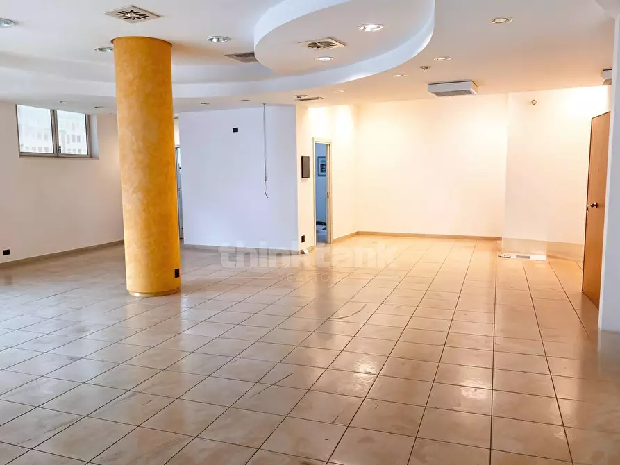 Immagine 3 di Locale commerciale in vendita  in via del bosco a Catania