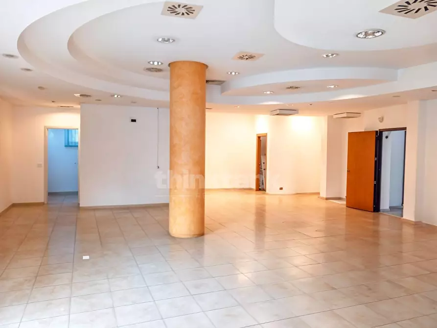 Immagine 1 di Locale commerciale in vendita  in via del bosco a Catania