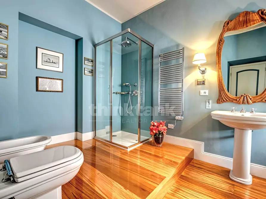 Immagine 21 di Villa in vendita  in Via Giacomo Scalini a Brunate