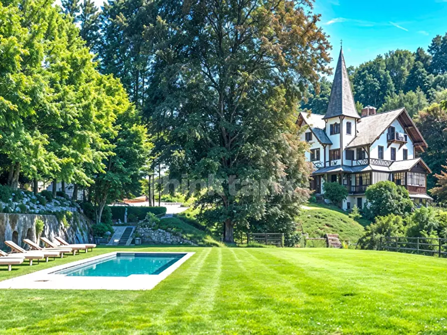 Immagine 1 di Villa in vendita  in Via Giacomo Scalini a Brunate