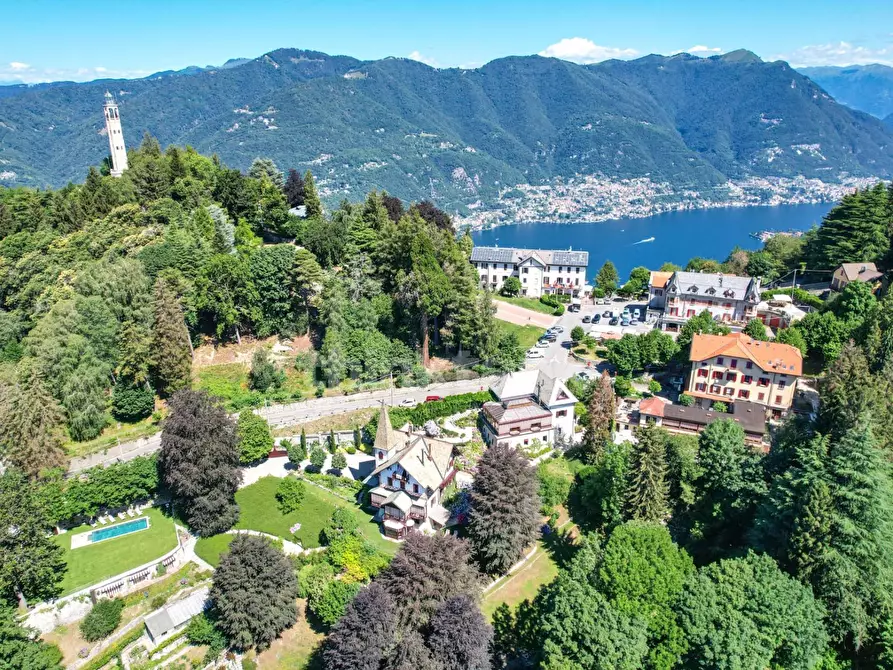 Immagine 2 di Villa in vendita  in Via Giacomo Scalini a Brunate