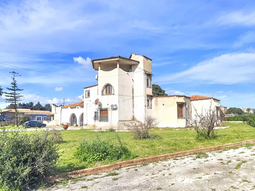 Immagine 2 di Villa in vendita  in Viale Epipoli a Siracusa