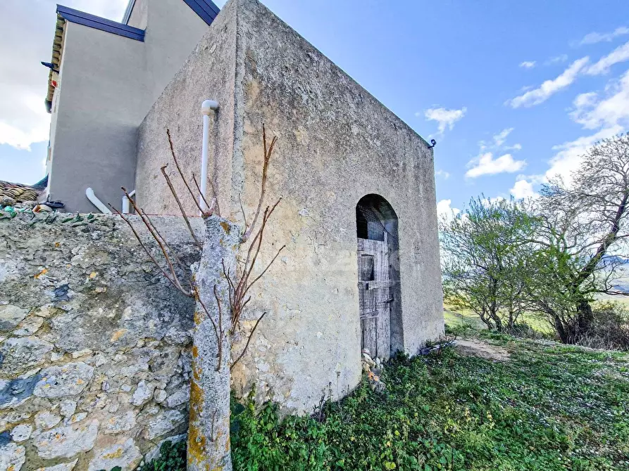 Immagine 17 di Rustico / casale in vendita  in contrada pacinosi a Nissoria