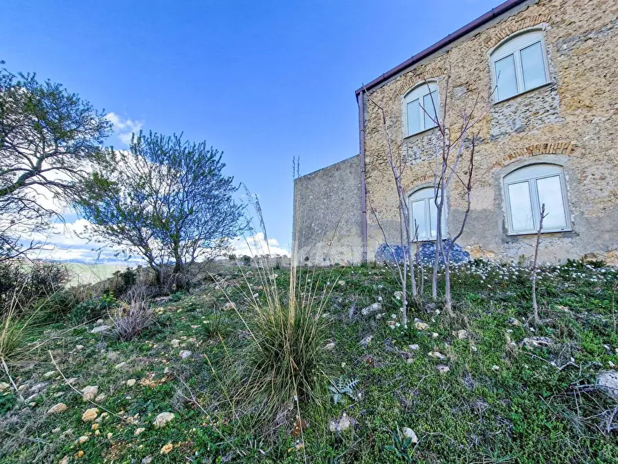 Immagine 15 di Rustico / casale in vendita  in contrada pacinosi a Nissoria