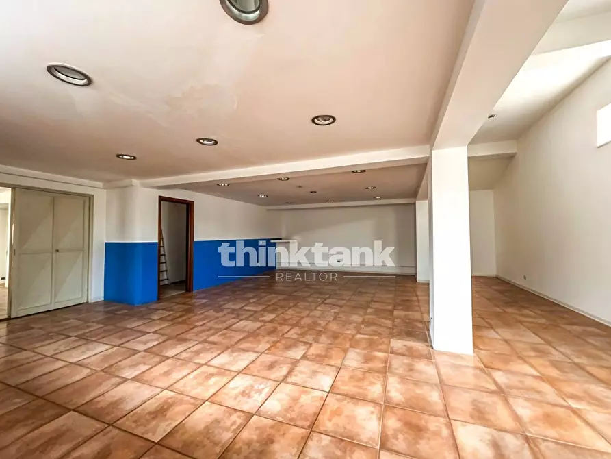 Immagine 5 di Locale commerciale in vendita  in corso sicilia a Tremestieri Etneo