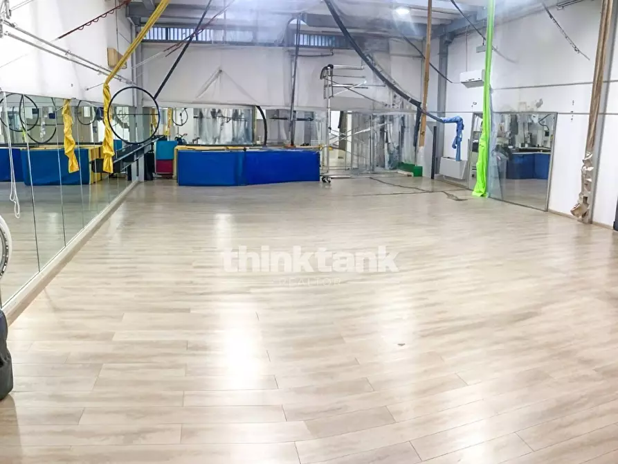 Immagine 5 di Locale commerciale in vendita  in via nizzeti a Tremestieri Etneo