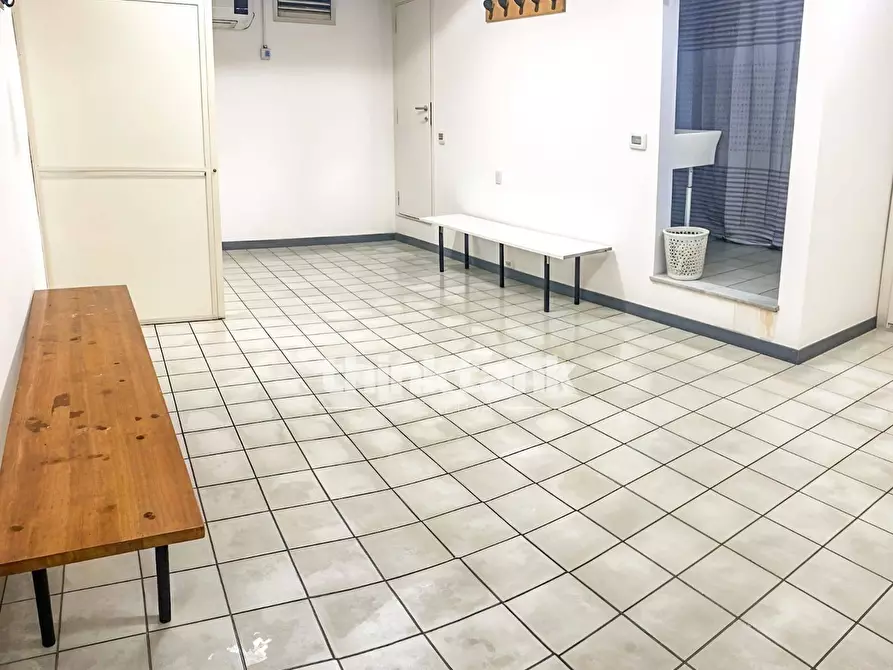 Immagine 7 di Locale commerciale in vendita  in via nizzeti a Tremestieri Etneo