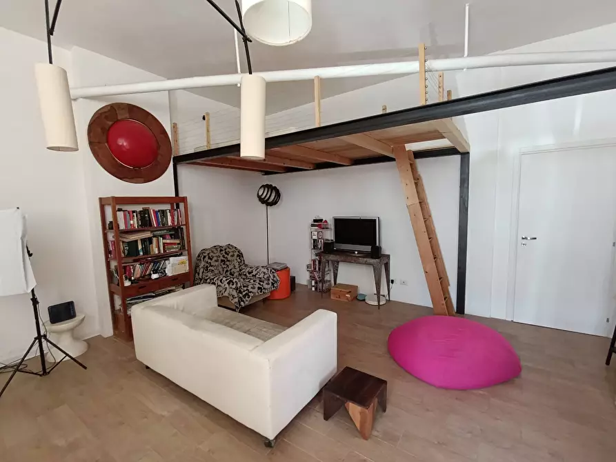 Immagine 3 di Loft/Open space in vendita  in Via Del Fosso Di Santa Maura a Roma
