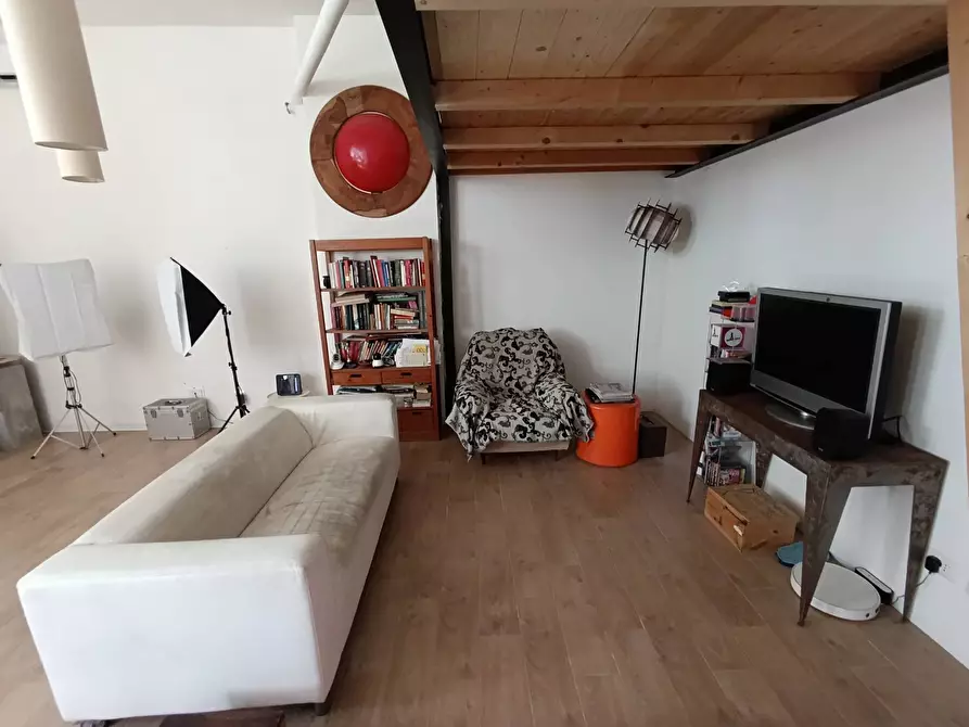 Immagine 1 di Loft/Open space in vendita  in Via Del Fosso Di Santa Maura a Roma