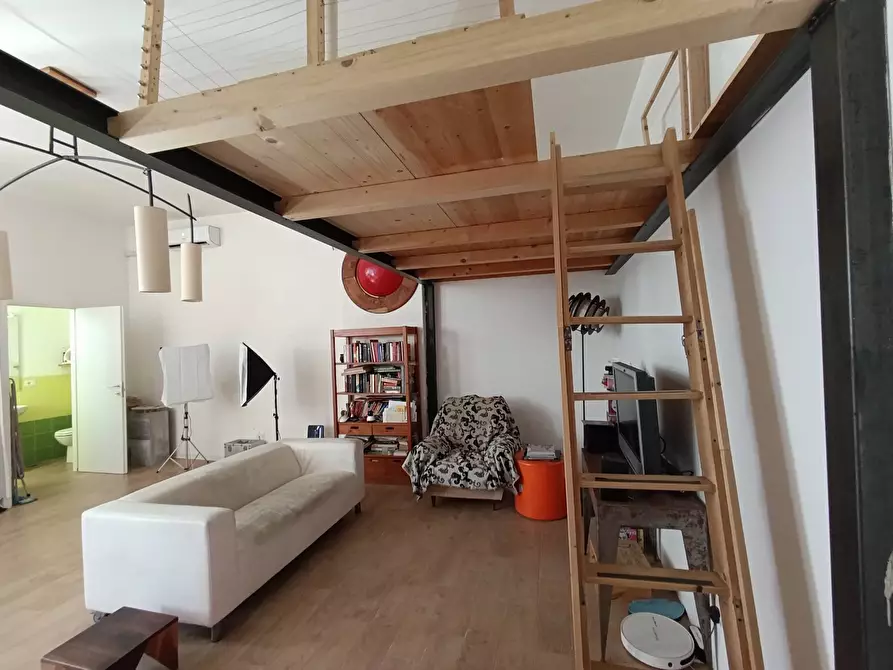 Immagine 2 di Loft/Open space in vendita  in Via Del Fosso Di Santa Maura a Roma