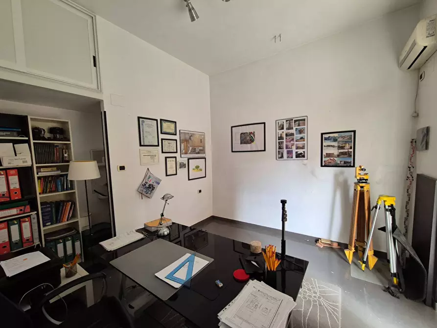 Immagine 2 di Locale commerciale in vendita  in Via Dei Giardinetti a Roma