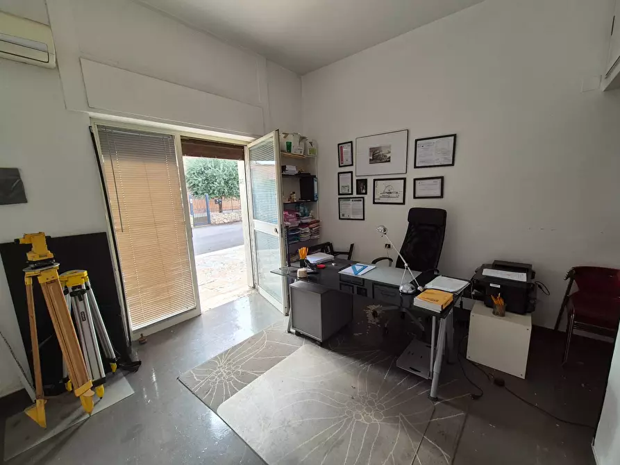 Immagine 4 di Locale commerciale in vendita  in Via Dei Giardinetti a Roma