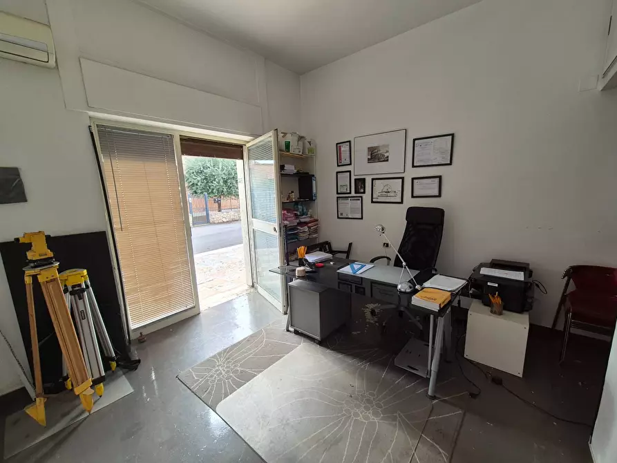 Immagine 16 di Locale commerciale in vendita  in Via Dei Giardinetti a Roma