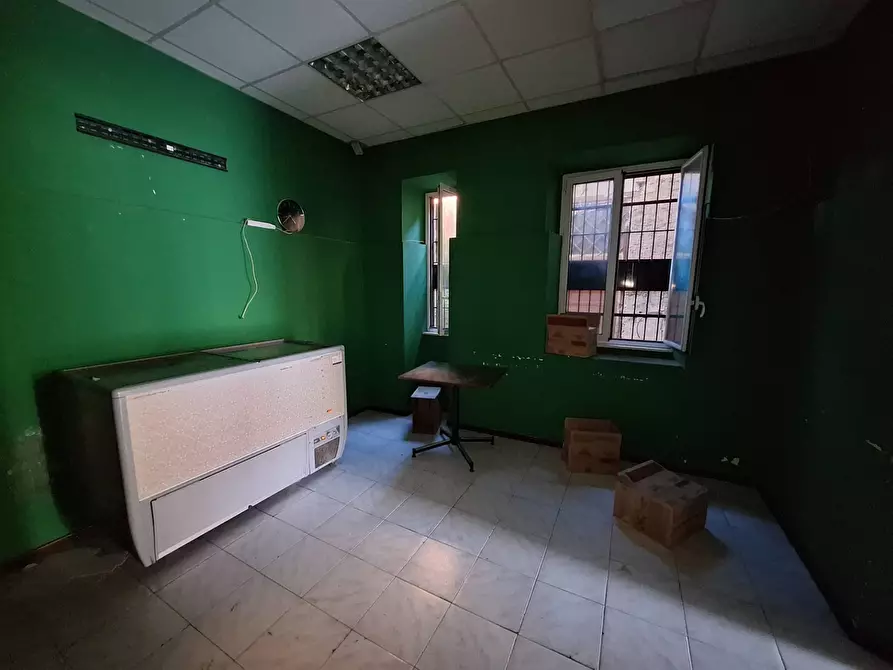 Immagine 9 di Locale commerciale in vendita  in via alenda a Roma