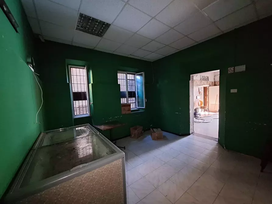 Immagine 10 di Locale commerciale in vendita  in via alenda a Roma