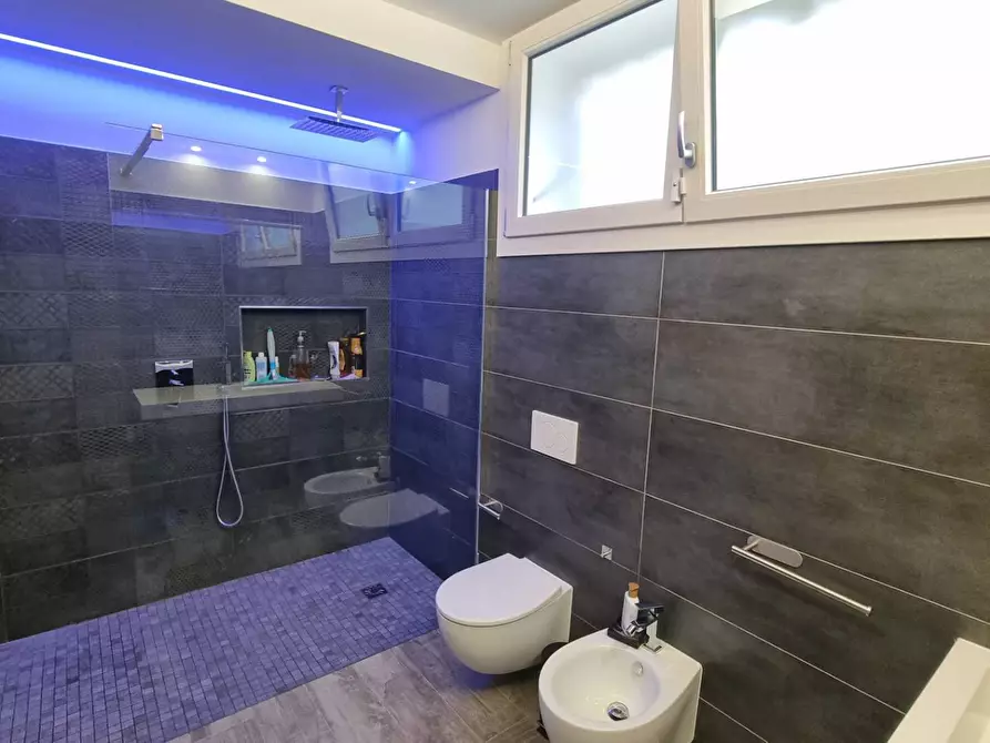 Immagine 21 di Villetta a schiera in vendita  in Via Del Fosso Di Santa Maura a Roma