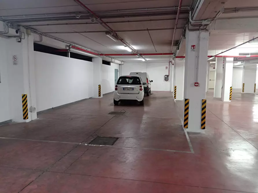 Immagine 8 di Locale commerciale in vendita  in via sciadonna a Frascati