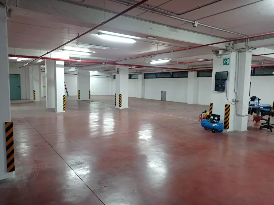 Immagine 9 di Locale commerciale in vendita  in via sciadonna a Frascati