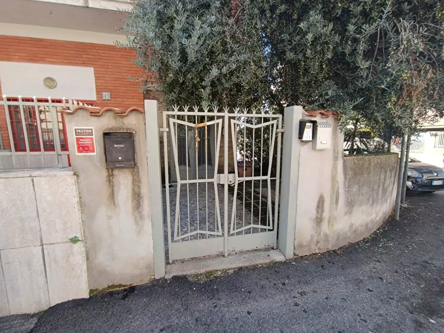 Immagine 1 di Appartamento in vendita  in Via Carlentini a Roma