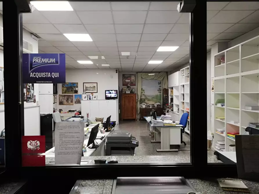 Immagine 22 di Locale commerciale in vendita  in via sciadonna a Frascati