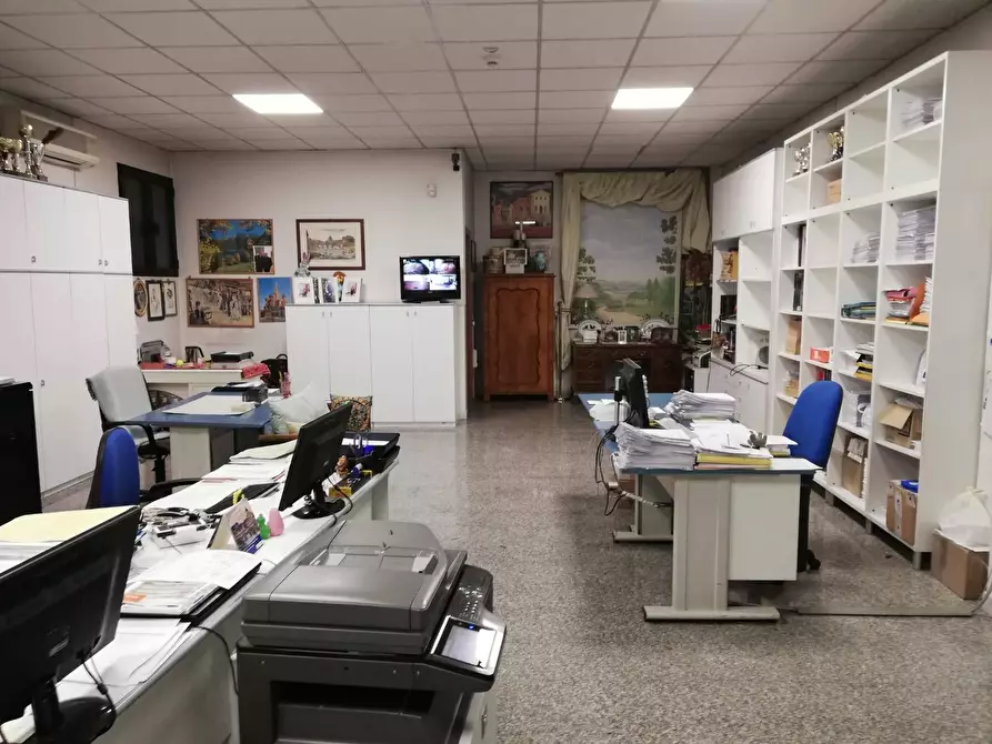 Immagine 24 di Locale commerciale in vendita  in via sciadonna a Frascati