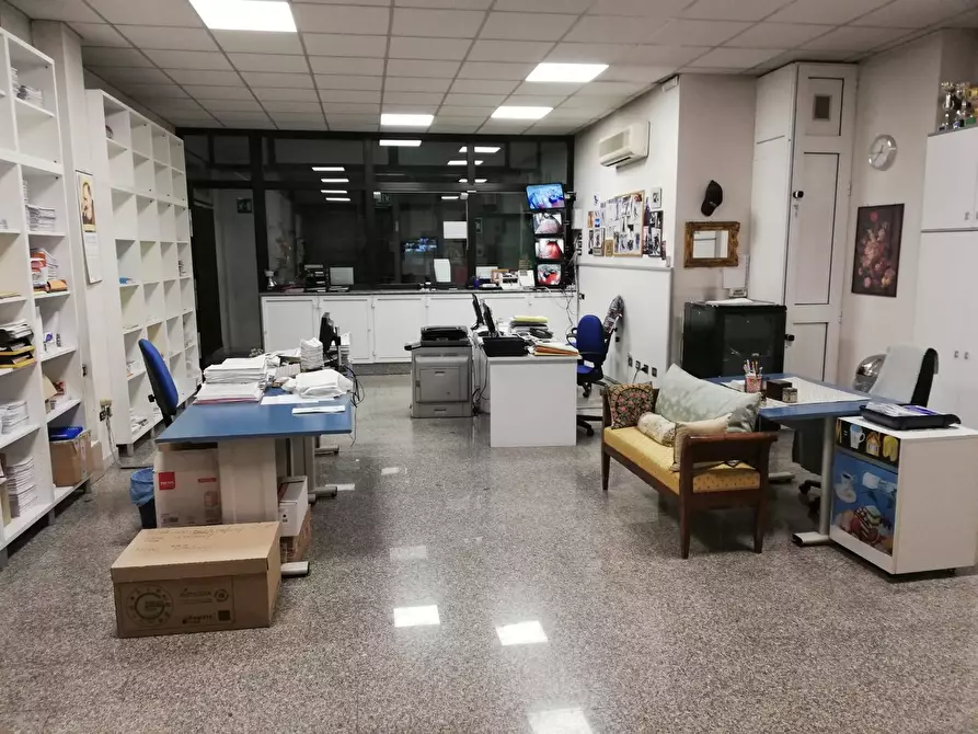 Immagine 27 di Locale commerciale in vendita  in via sciadonna a Frascati