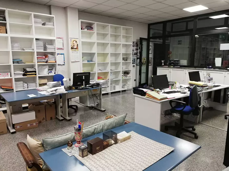 Immagine 28 di Locale commerciale in vendita  in via sciadonna a Frascati