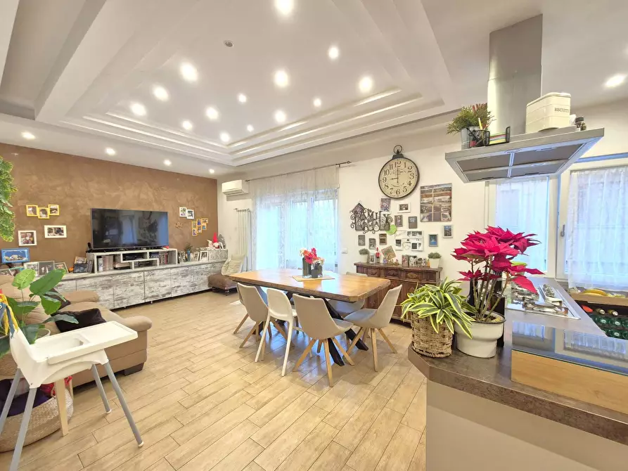 Immagine 1 di Appartamento in vendita  in Via Acquaroni a Roma