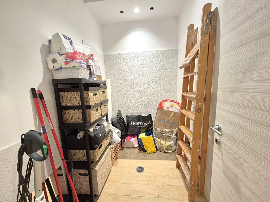 Immagine 10 di Appartamento in vendita  in Via Acquaroni a Roma