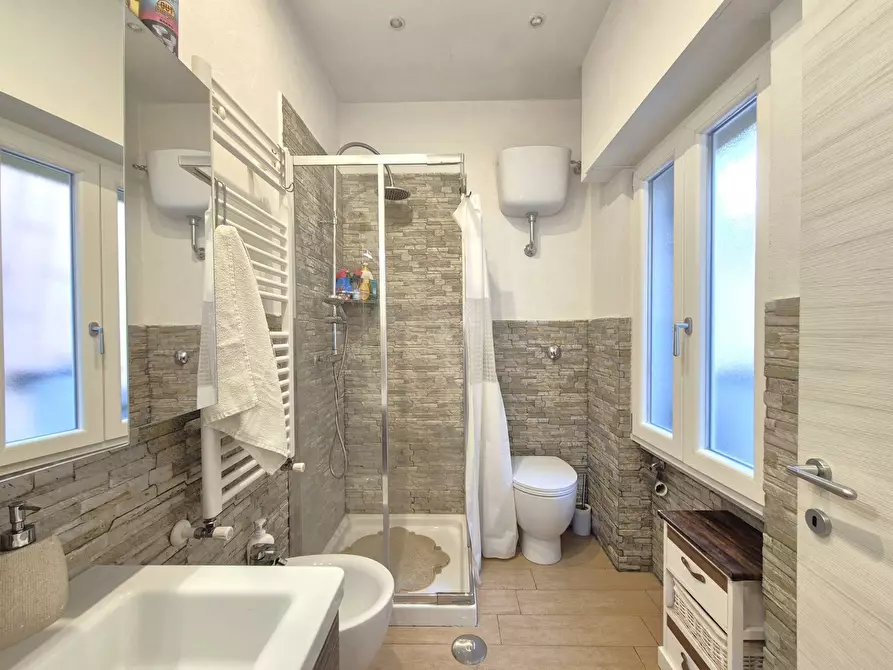 Immagine 11 di Appartamento in vendita  in Via Acquaroni a Roma