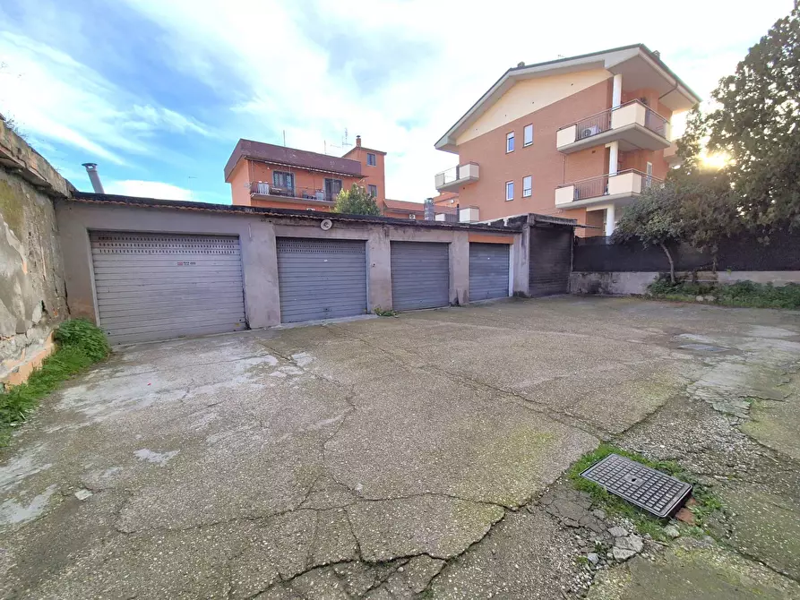 Immagine 25 di Appartamento in vendita  in Via Acquaroni a Roma