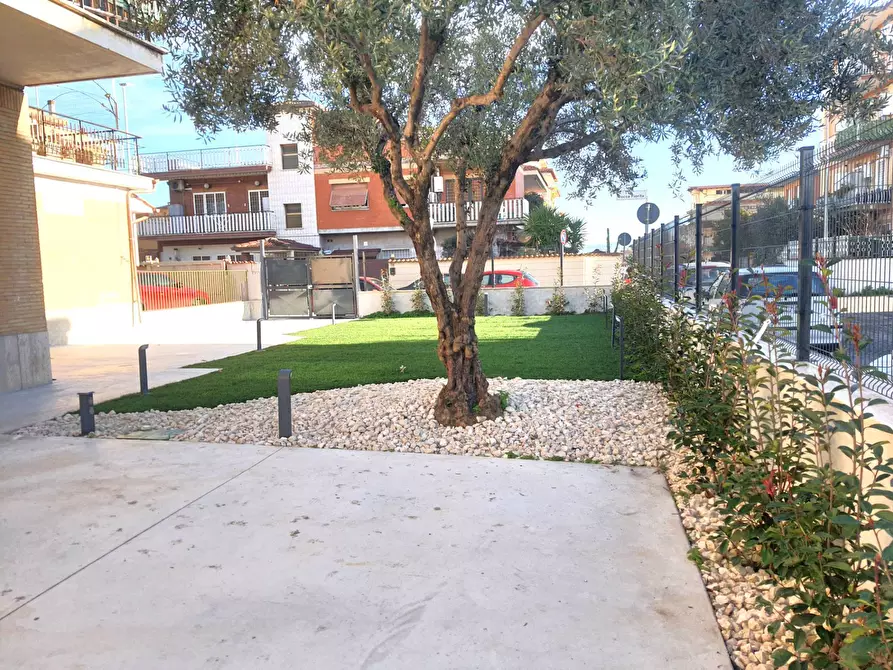 Immagine 6 di Appartamento in vendita  in Via Randazzo a Roma