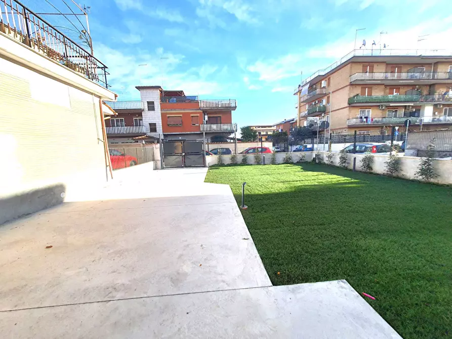 Immagine 8 di Appartamento in vendita  in Via Randazzo a Roma