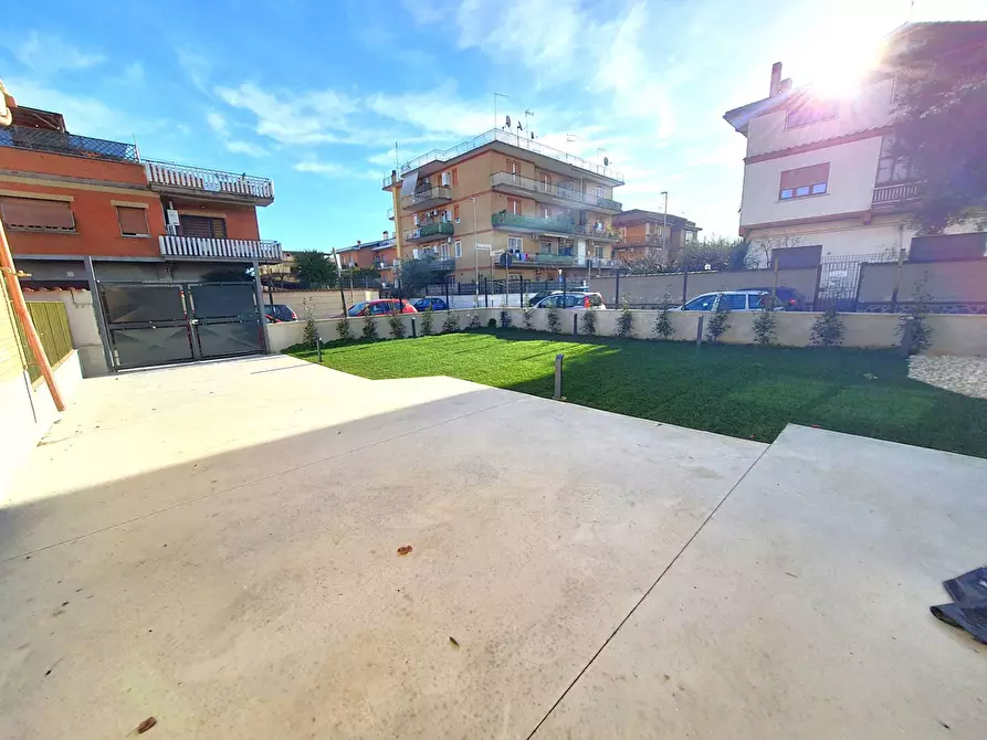 Immagine 9 di Appartamento in vendita  in Via Randazzo a Roma