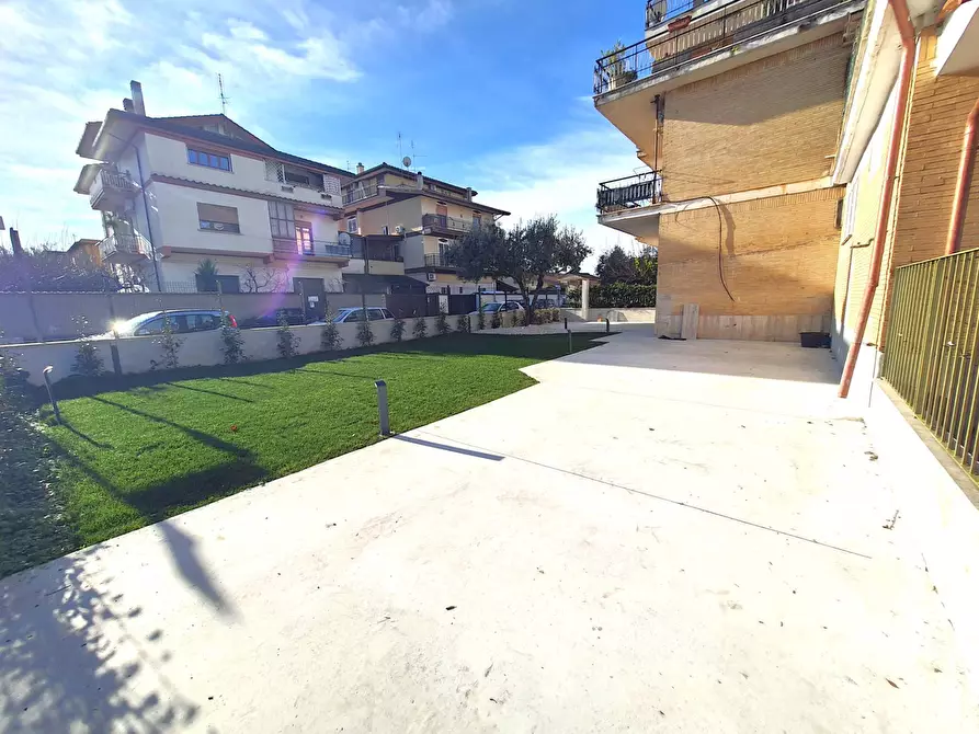 Immagine 10 di Appartamento in vendita  in Via Randazzo a Roma