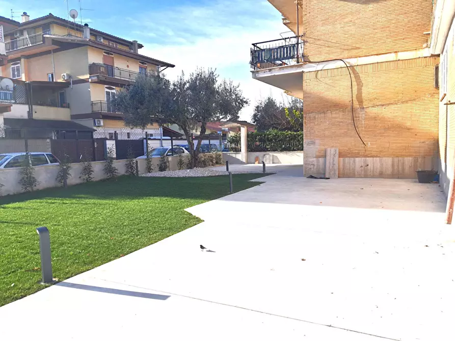 Immagine 11 di Appartamento in vendita  in Via Randazzo a Roma