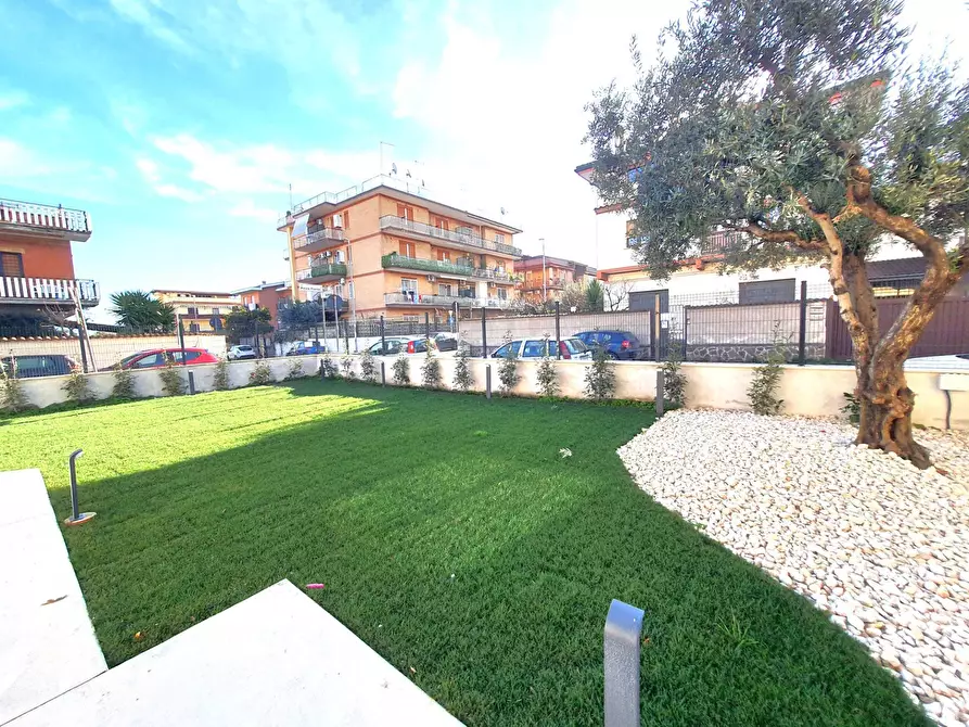 Immagine 12 di Appartamento in vendita  in Via Randazzo a Roma