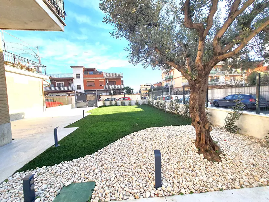 Immagine 13 di Appartamento in vendita  in Via Randazzo a Roma