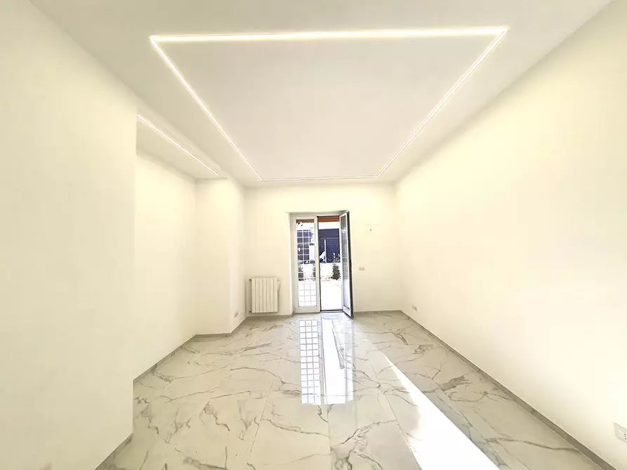 Immagine 2 di Appartamento in vendita  in Via Randazzo a Roma