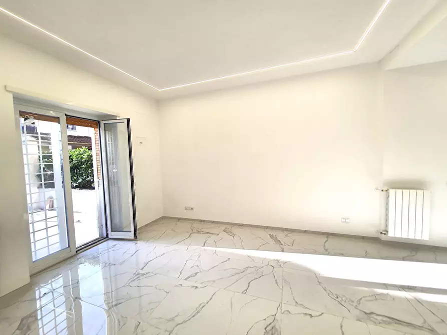 Immagine 22 di Appartamento in vendita  in Via Randazzo a Roma