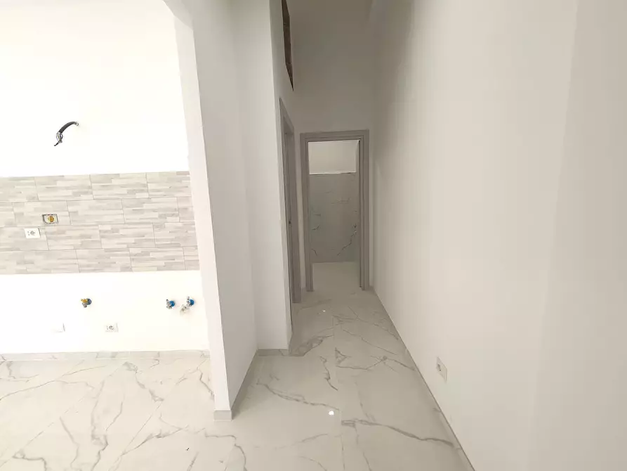 Immagine 25 di Appartamento in vendita  in Via Randazzo a Roma