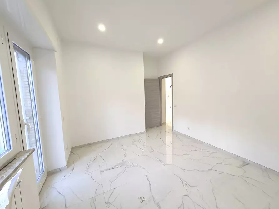 Immagine 28 di Appartamento in vendita  in Via Randazzo a Roma