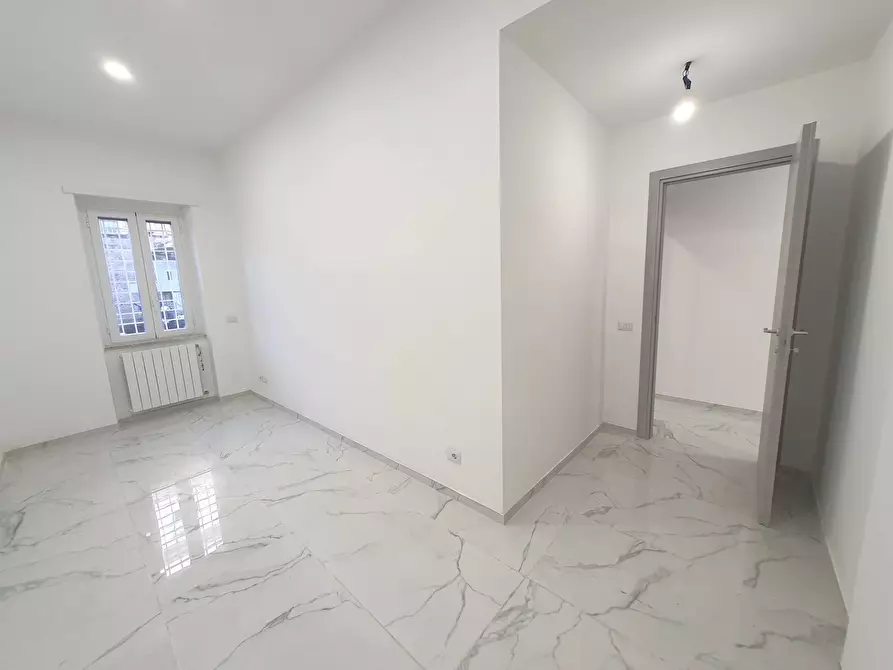 Immagine 29 di Appartamento in vendita  in Via Randazzo a Roma