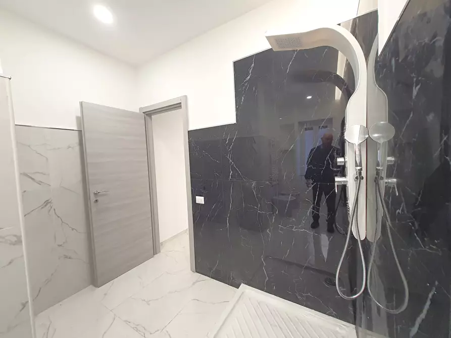 Immagine 4 di Appartamento in vendita  in Via Randazzo a Roma