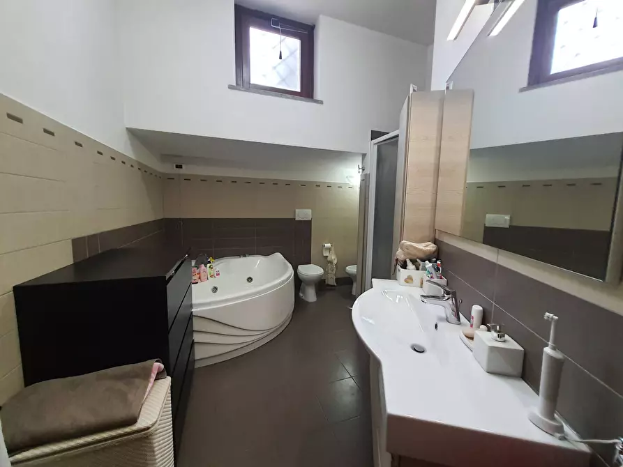 Immagine 27 di Appartamento in vendita  in Via Scillato a Roma