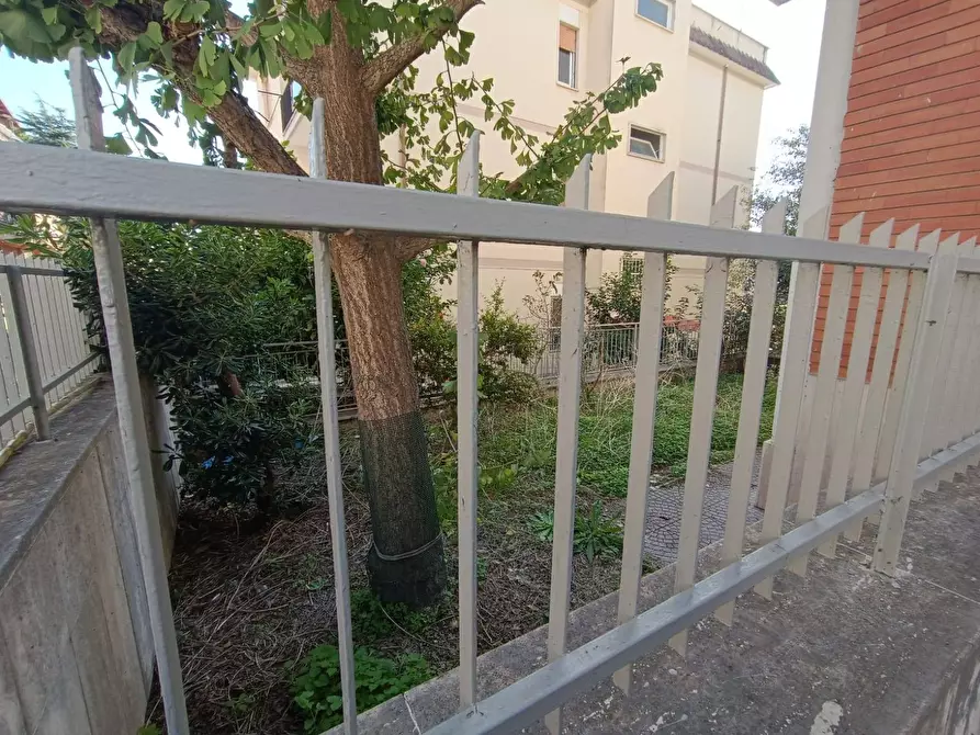 Immagine 12 di Locale commerciale in vendita  in via dei giardinetti a Roma