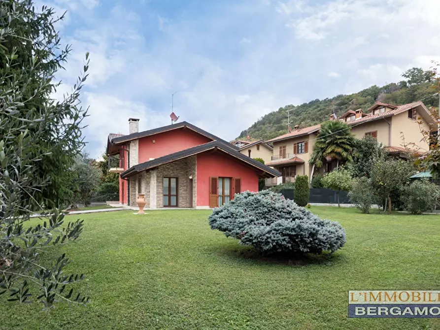 Immagine 20 di Villa in vendita  a Bergamo