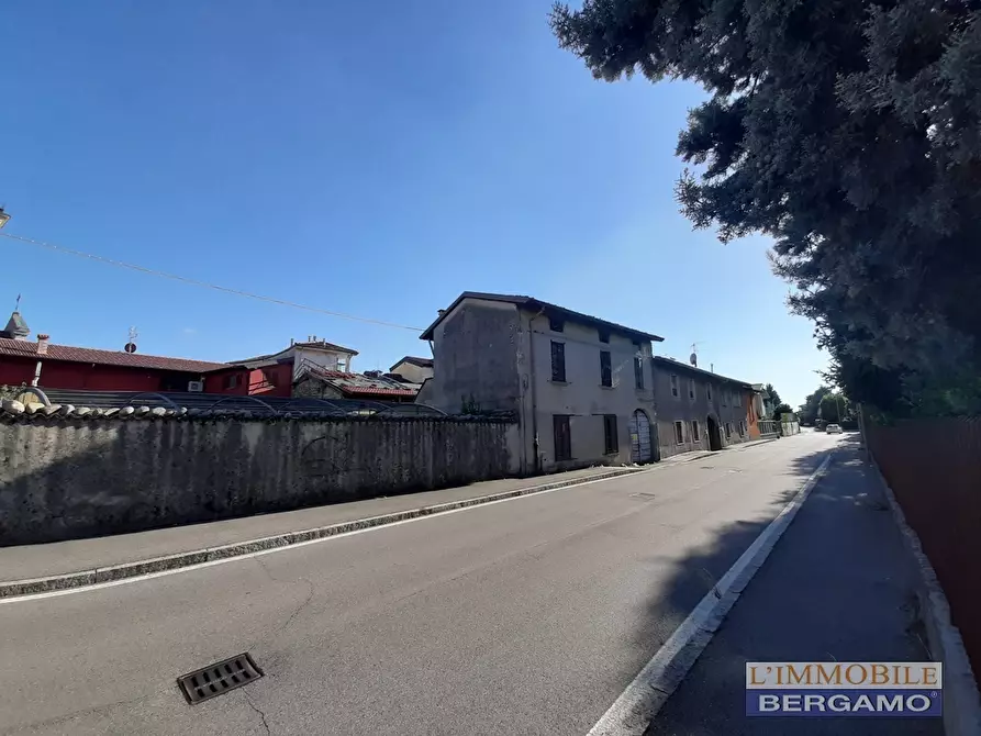 Immagine 2 di Terreno residenziale in vendita  a Azzano San Paolo