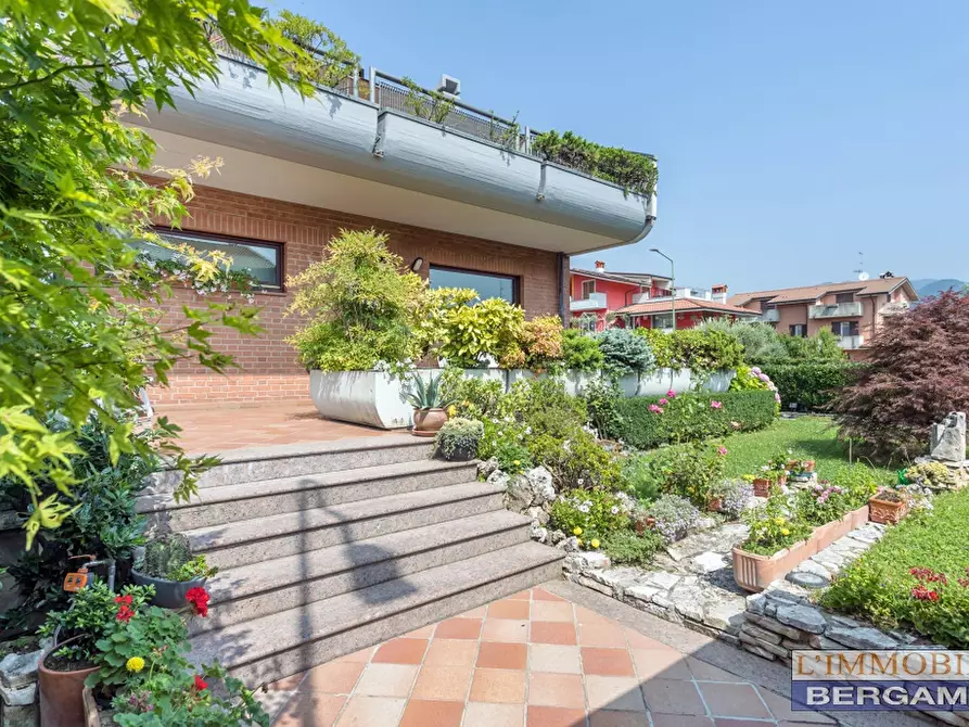 Immagine 2 di Villa in vendita  in via E. Mattei a Villa Di Serio